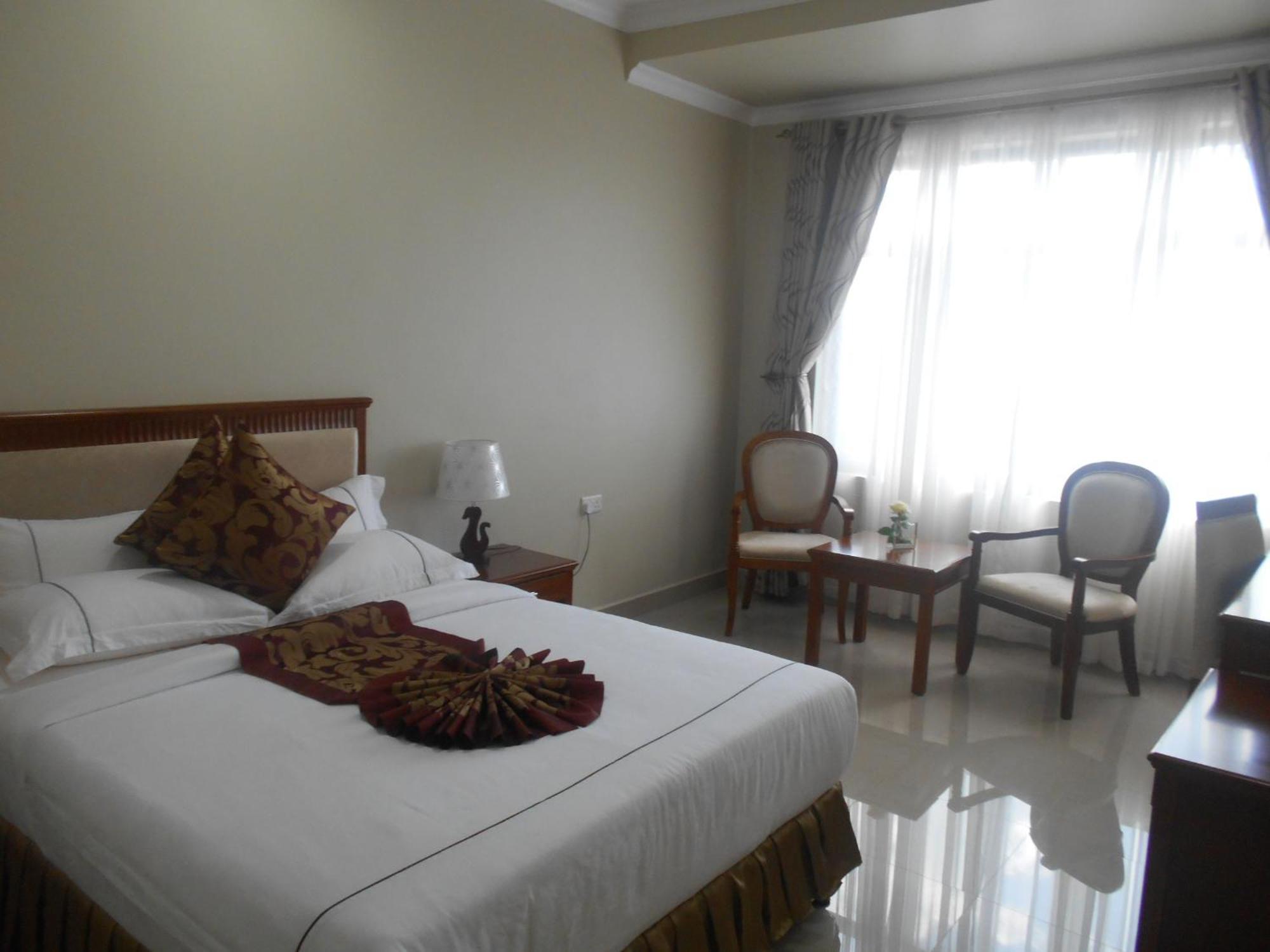 Adden Palace Hotel & Conference Centre Мванза Екстериор снимка