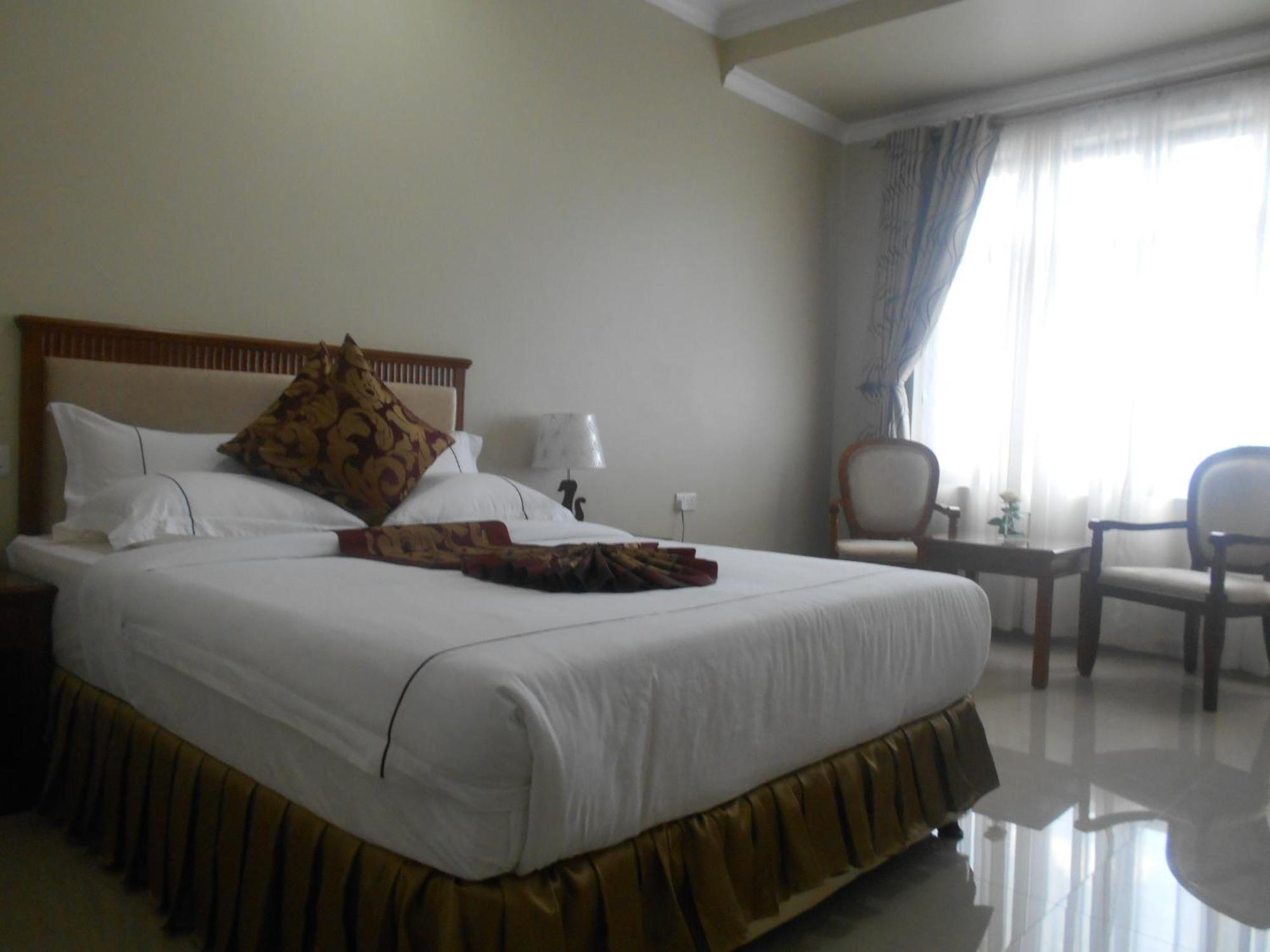 Adden Palace Hotel & Conference Centre Мванза Екстериор снимка