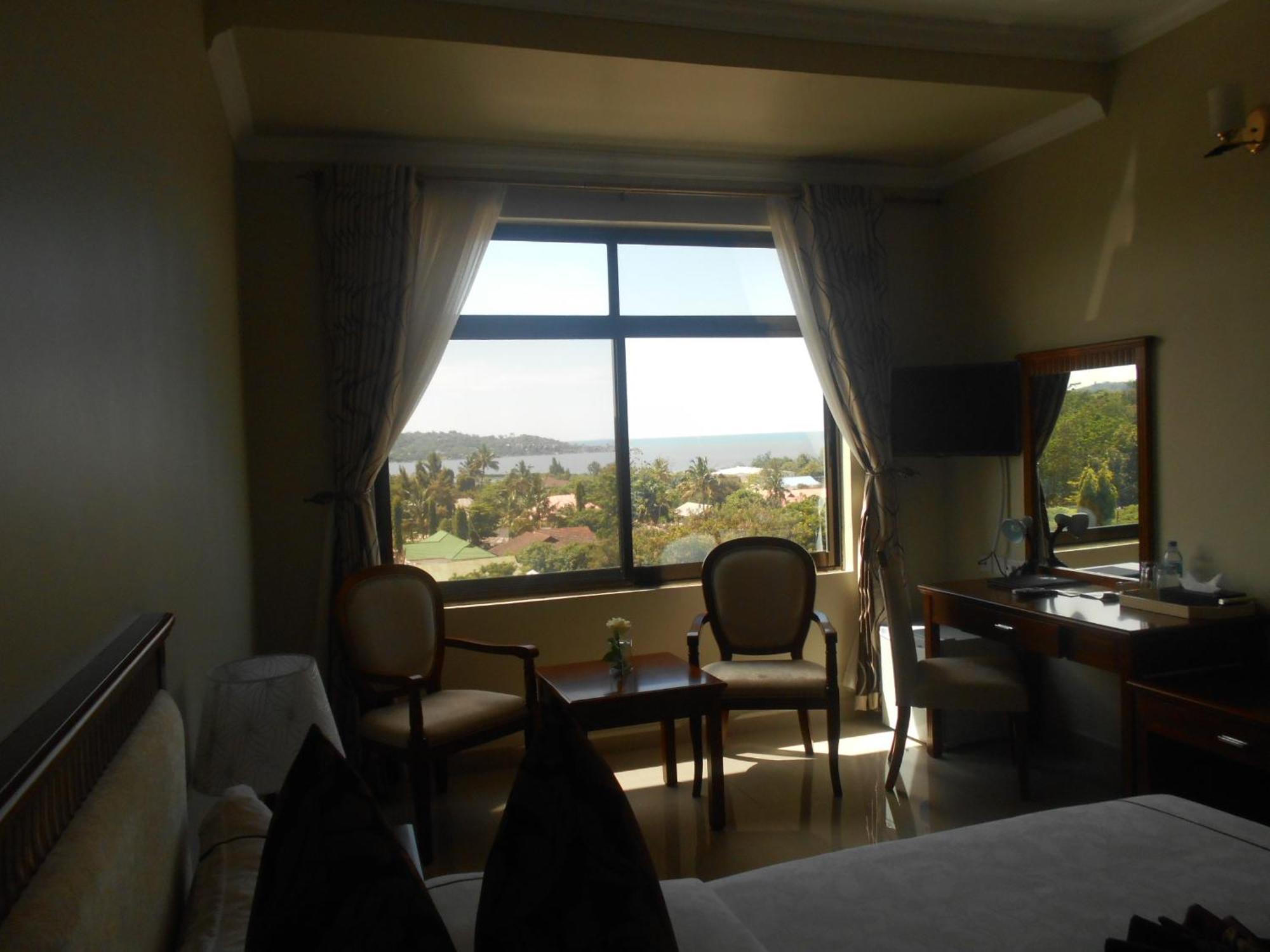 Adden Palace Hotel & Conference Centre Мванза Екстериор снимка