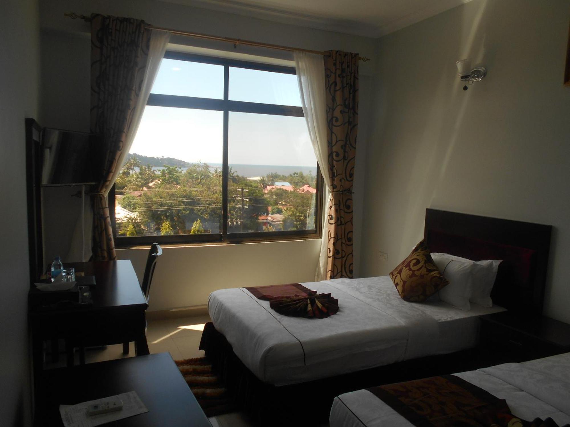 Adden Palace Hotel & Conference Centre Мванза Екстериор снимка