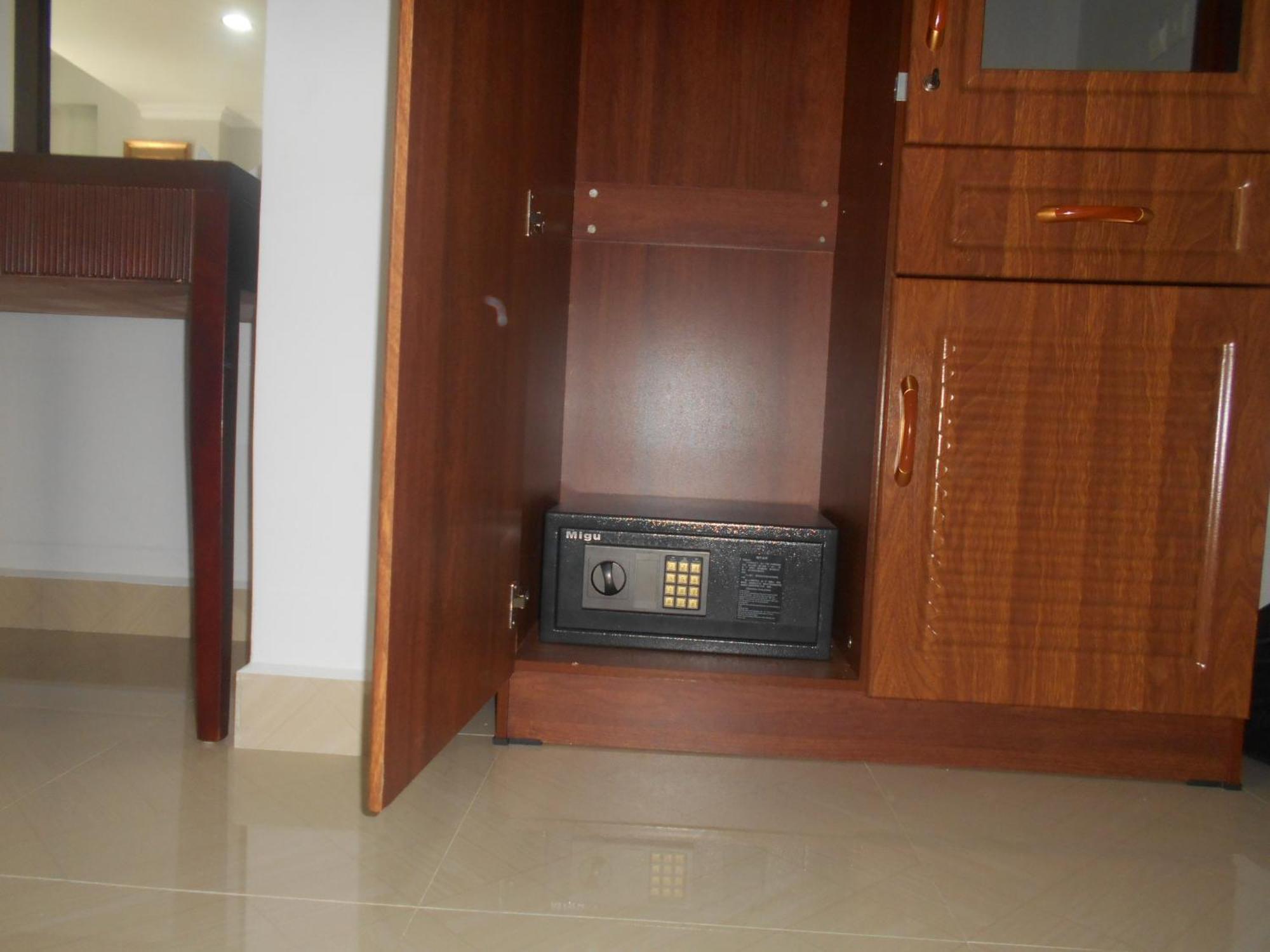 Adden Palace Hotel & Conference Centre Мванза Екстериор снимка