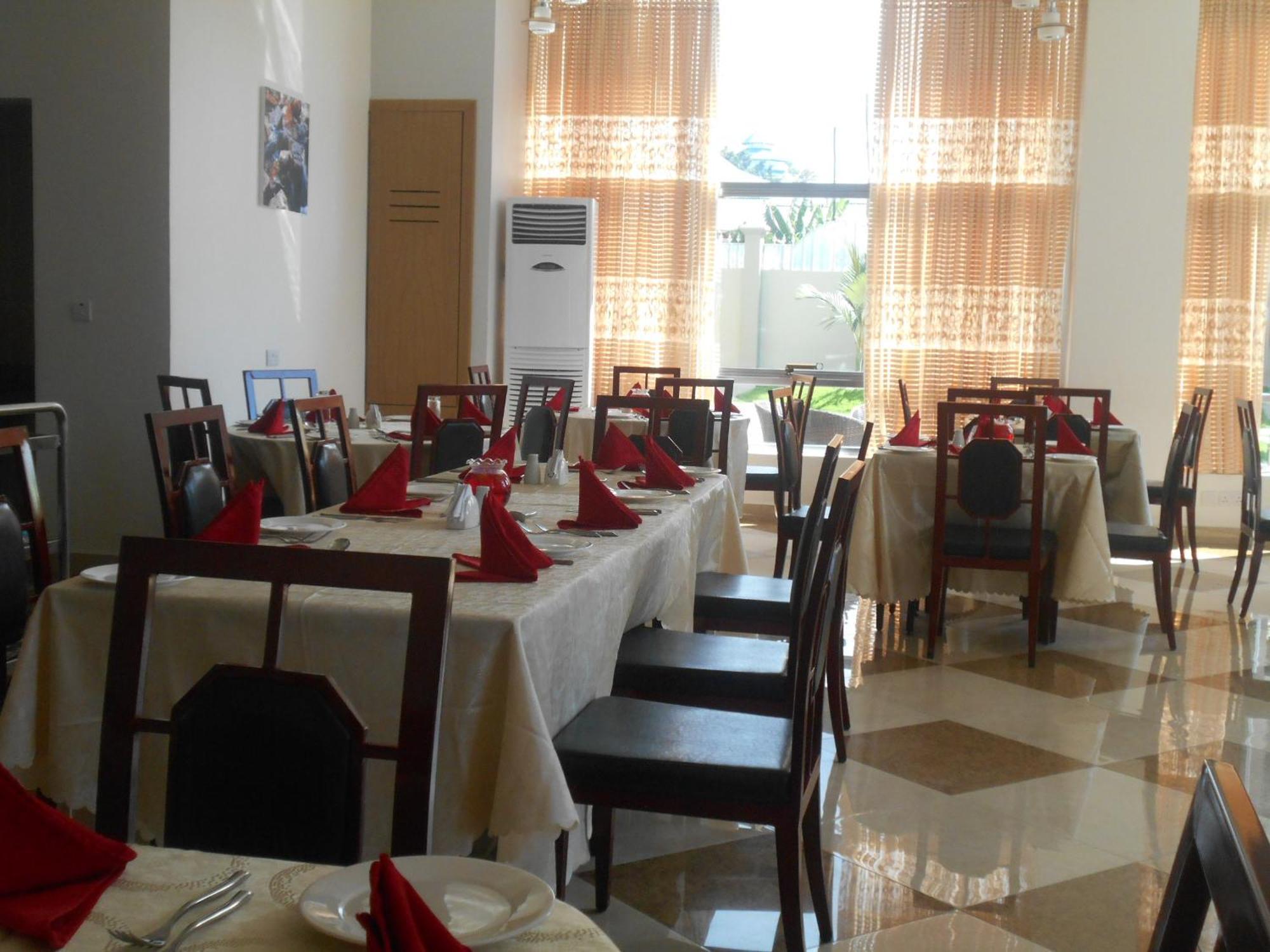 Adden Palace Hotel & Conference Centre Мванза Екстериор снимка